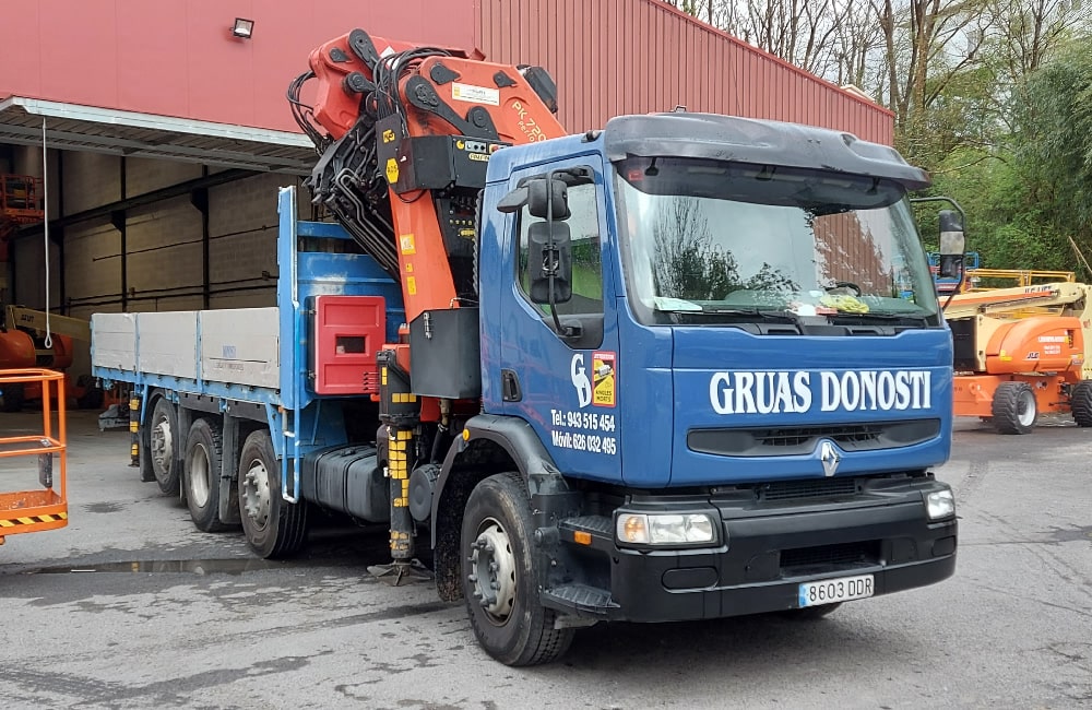 Alquiler de gruas y camiones pluma en Donostia - San Sebastián